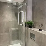 Luxury Minster Penthouse - Free Gym & Parking יורק