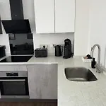 Luxury Minster Penthouse - Free Gym & Parking