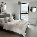 Luxury Minster Penthouse - Free Gym & Parking יורק