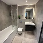 Luxury Minster Penthouse - Free Gym & Parking דירה יורק