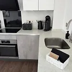 Luxury Minster Penthouse - Free Gym & Parking דירה