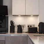 Luxury Minster Penthouse - Free Gym & Parking *