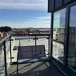 דירה Luxury Minster Penthouse - Free Gym & Parking