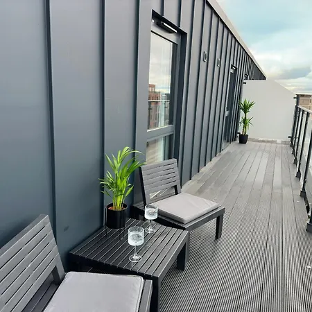 Luxury Minster Penthouse - Free Gym & Parking *