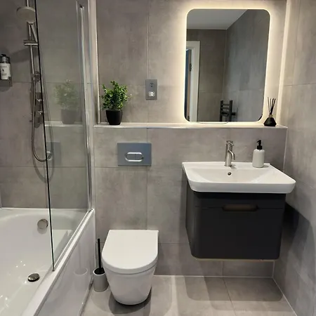 Luxury Minster Penthouse - Free Gym & Parking