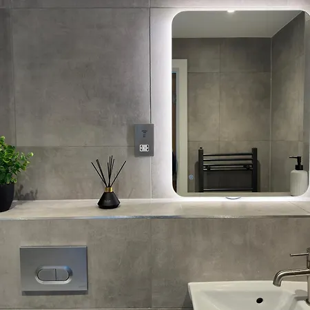 Luxury Minster Penthouse - Free Gym & Parking Apartamento *