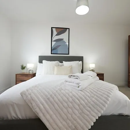 Luxury Minster Penthouse - Free Gym & Parking Apartment