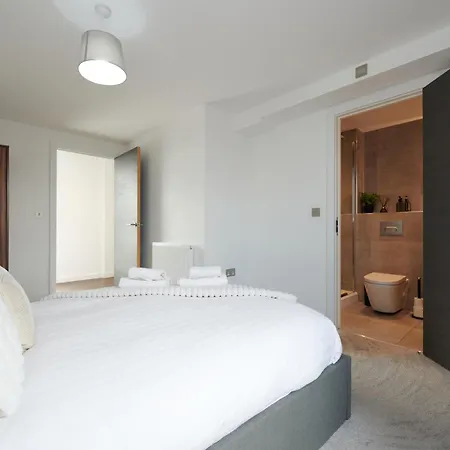 Luxury Minster Penthouse - Free Gym & Parking Apartamento