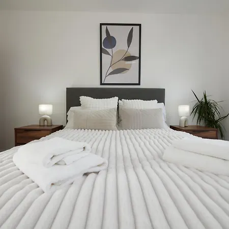 Luxury Minster Penthouse - Free Gym & Parking *