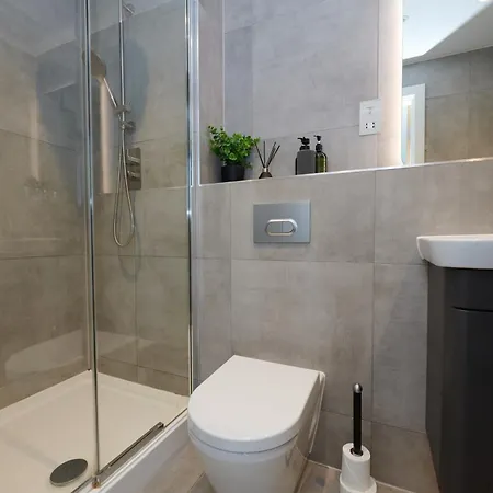 Luxury Minster Penthouse - Free Gym & Parking Apartamento