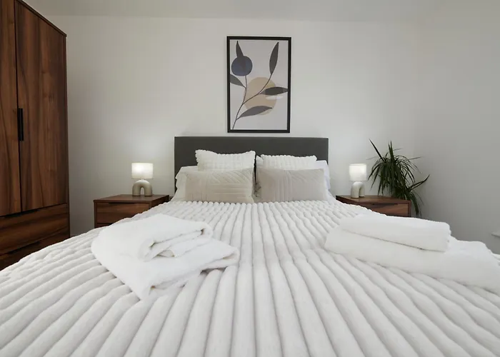 Luxury Minster Penthouse - Free Gym & Parking *